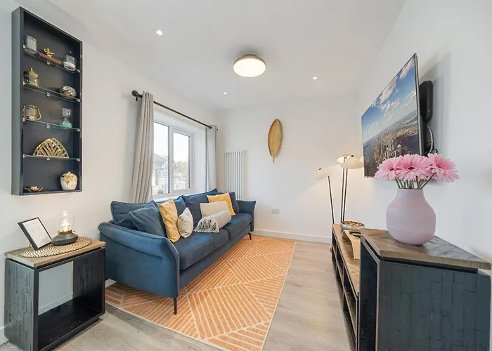 Newly Refurbished 2 Bed Flat