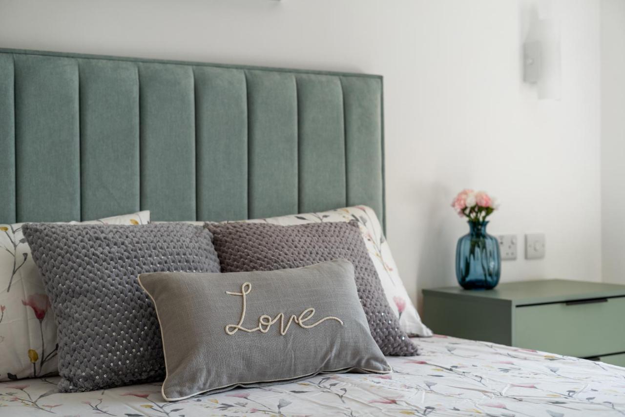Apartment Newly Refurbished 2 Bed Flat *