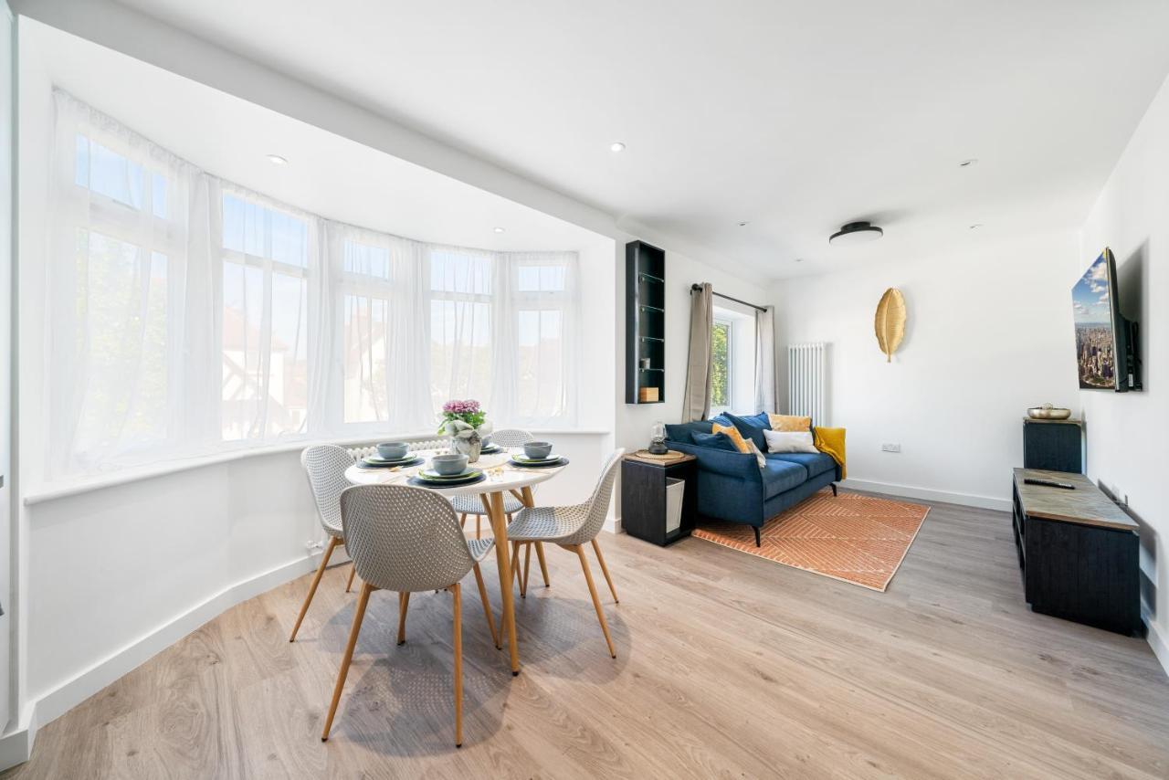 Newly Refurbished 2 Bed Flat Apartment