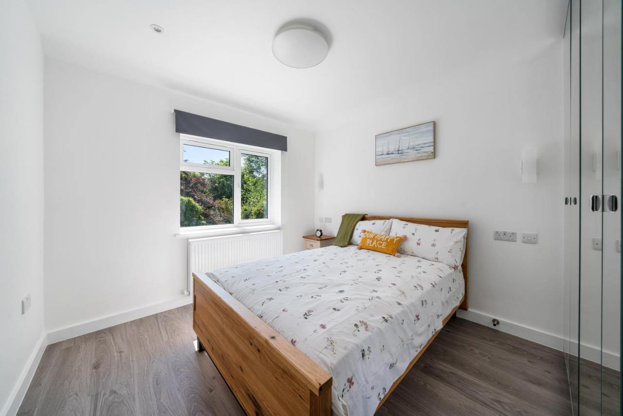 Apartment Newly Refurbished 2 Bed Flat *