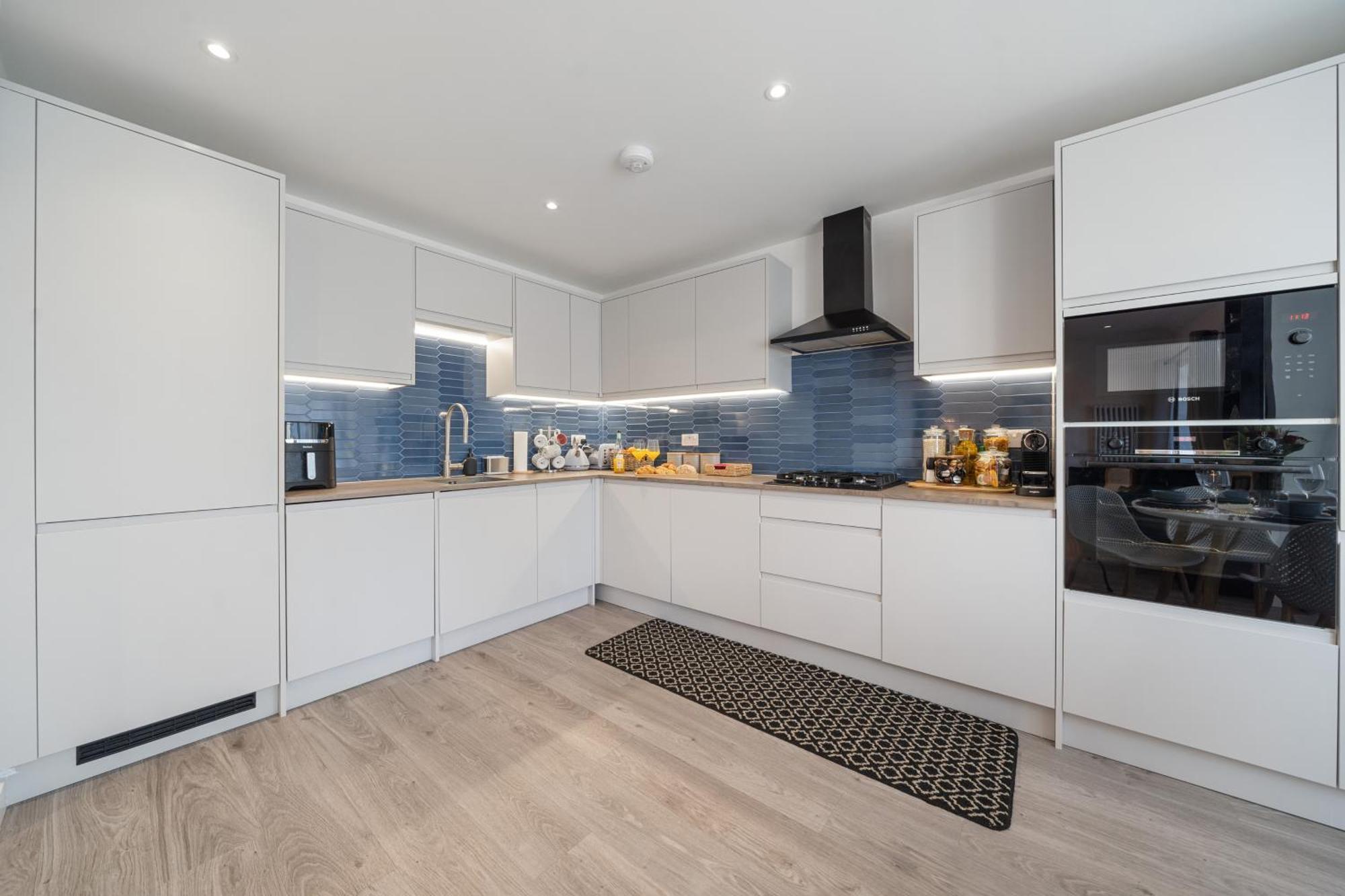 Newly Refurbished 2 Bed Flat * Mill Hill