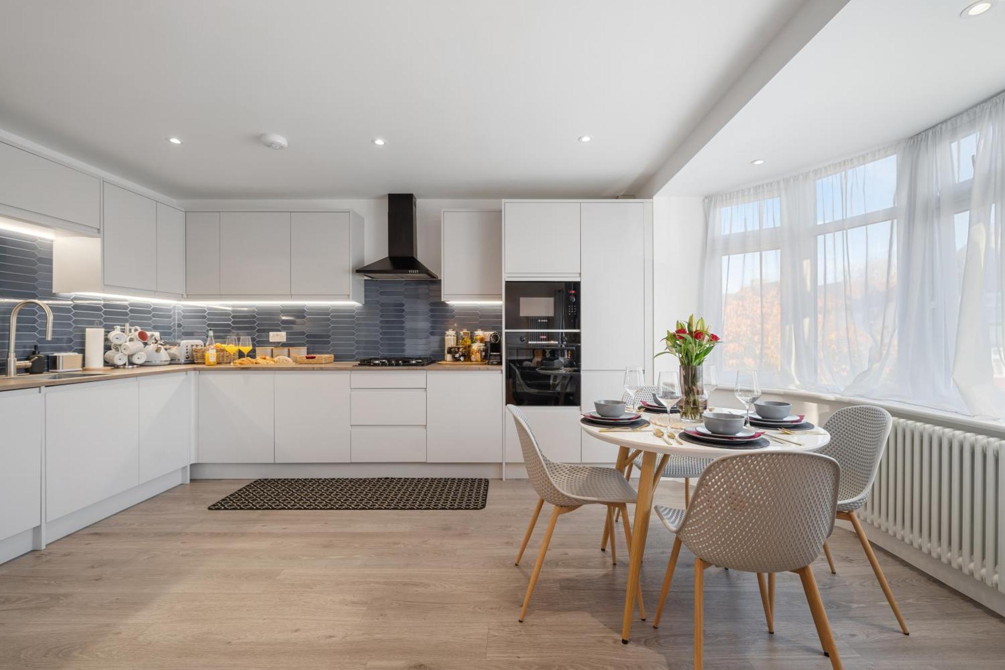 Newly Refurbished 2 Bed Flat